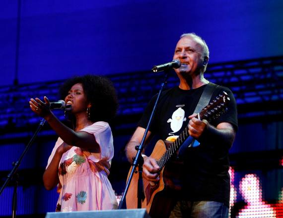 מיקי גבריאלוב בהופעה