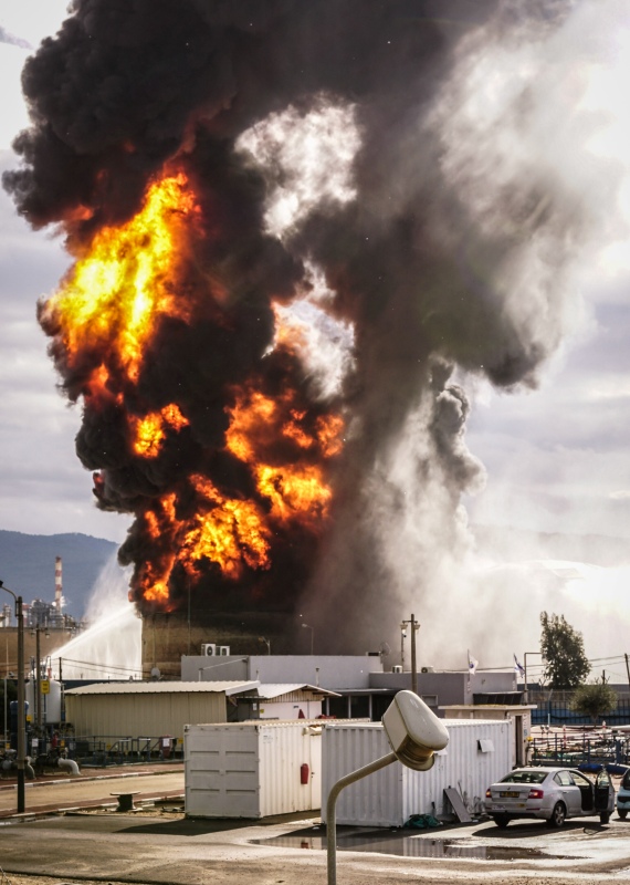 השריפה בבתי הזיקוק בחיפה