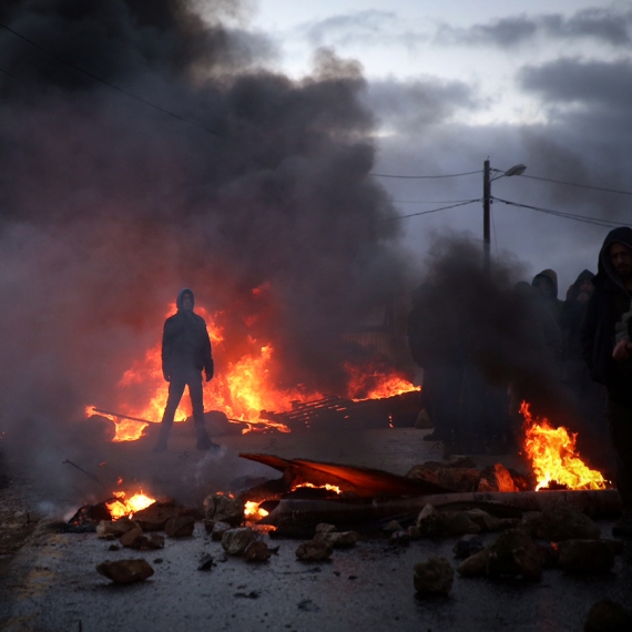 מבעירים אש בעמונה