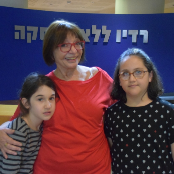 רבקה מיכאלי ונכדותיו של אהוד מנור