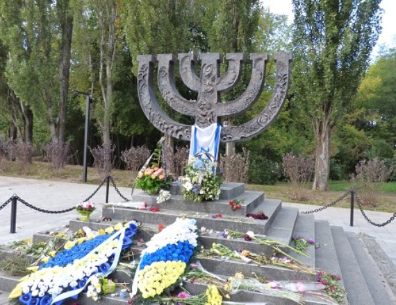 אנדרטה באבי יאר