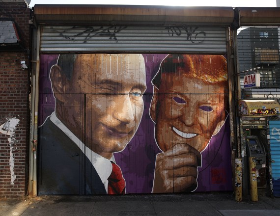 גרפיטי של דונלד טראמפ וולדימיר פוטין