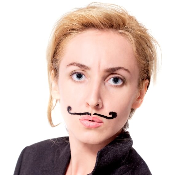 בחורה עם שפם של דאלי