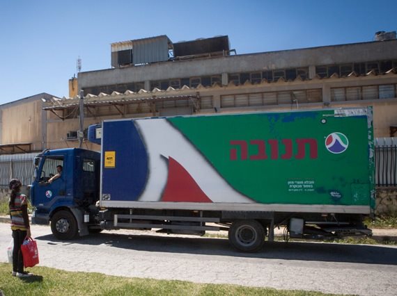 משאית של חברת תנובה