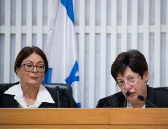 השופטת אסתר חיות והשופטת מרים נאור