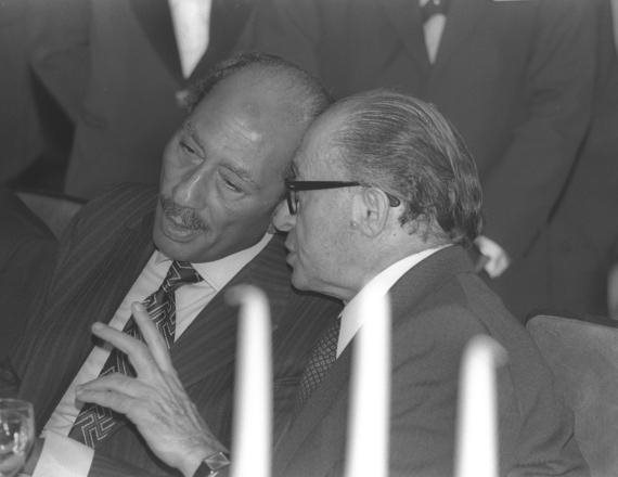 אנואר סעדת ומנחם בגין