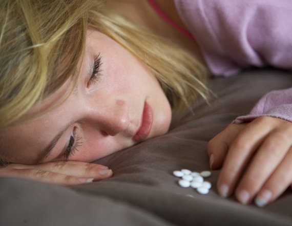 נערה בדיכאון