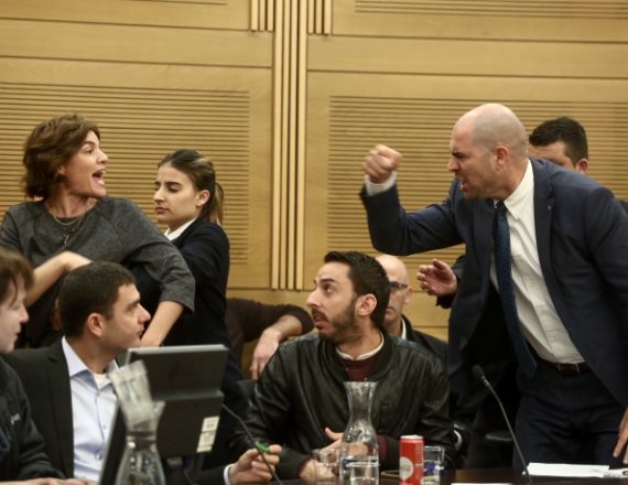 ח"כ תמר זנדברג מסולקת מדיון בוועדת הפנים