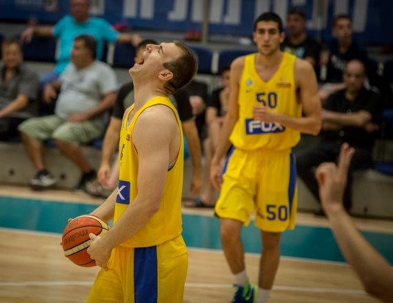 שחקני מכבי תל אביב יובל זוסמן ומייקל רול