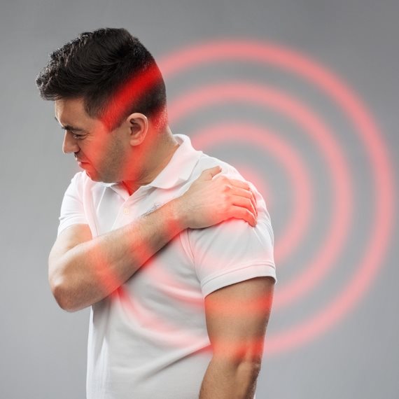 כתף יד כאב גבר