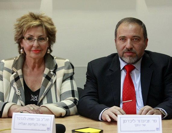 שר הביטחון אביגדור ליברמן ושרת הקליטה סופה לנדבר