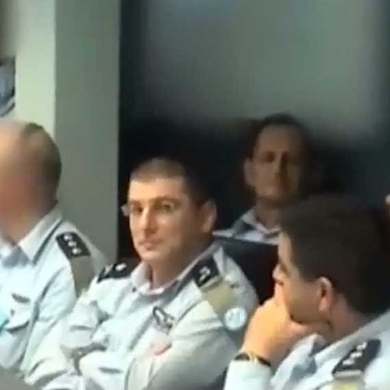 שקדי בחדר הפיקוד של חיל האוויר