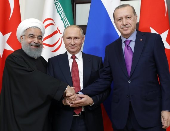 נשיא רוסיה ולדימיר פוטין, נשיא איראן חסן רוחאני ונשיא טורקיה רג'פ ארדואן