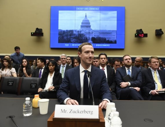 מארק צוקרברג בשימוע בקונגרס האמריקני