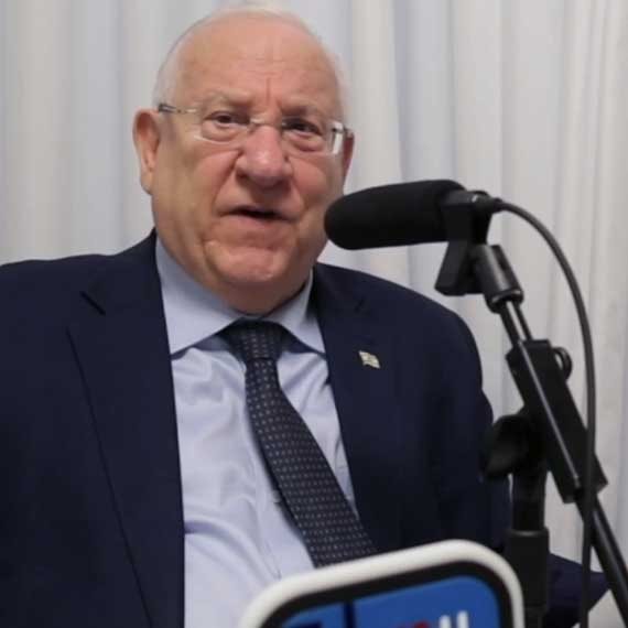 הנשיא מול המיקרופון