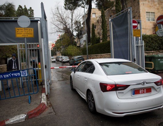 שוטרים במעון ראש הממשלה