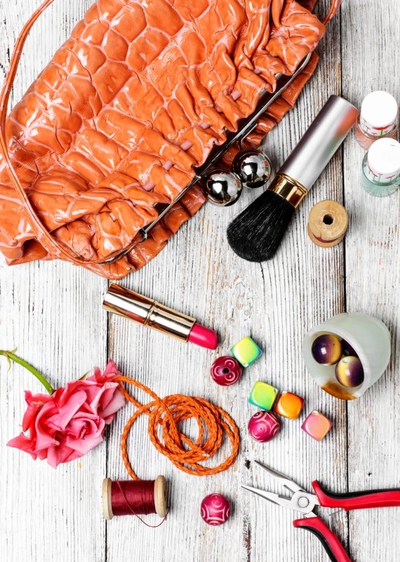 תכולת תיק של אישה