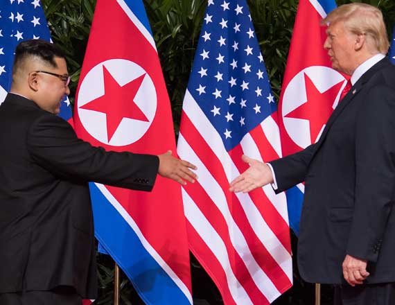 דונלד טראמפ וקים ג'ונג און