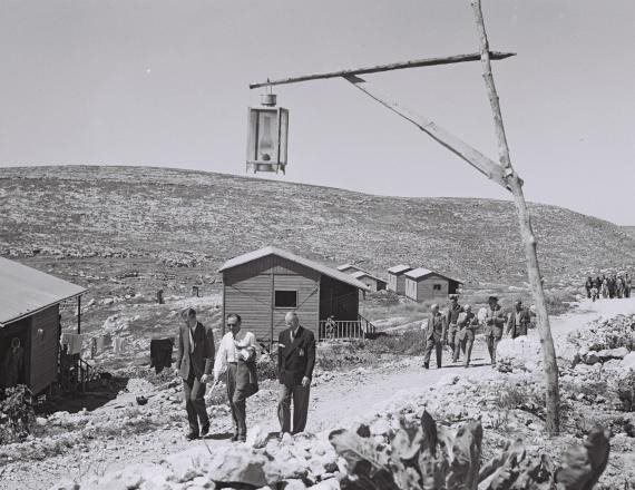 מעברה, אילוסטרציה