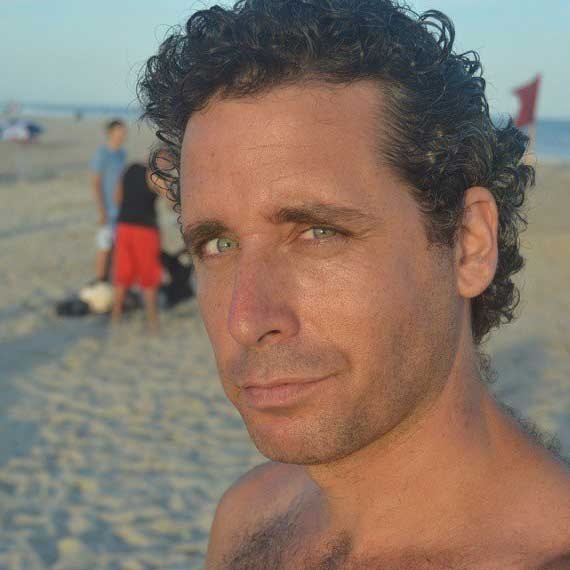 ארי נאגל. פרופסור ביום, תורם זרע בכל שעה