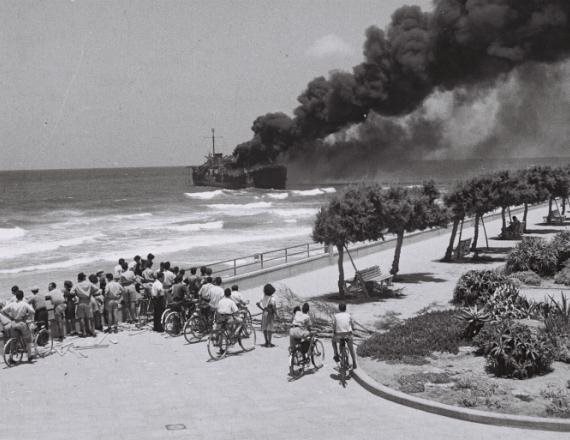 ספינת אלטלנה מול  חופי תל אביב