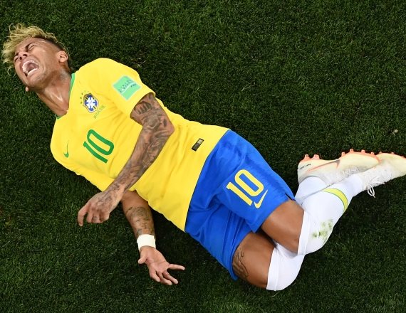 ניימאר במדי נבחרת ברזיל