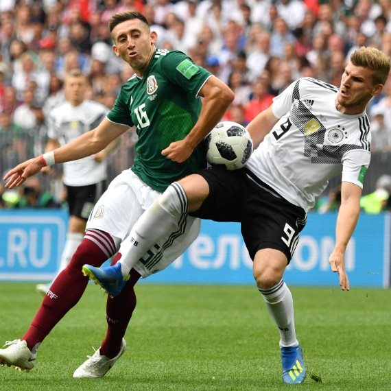 שחקני נבחרות מקסיקו וגרמניה