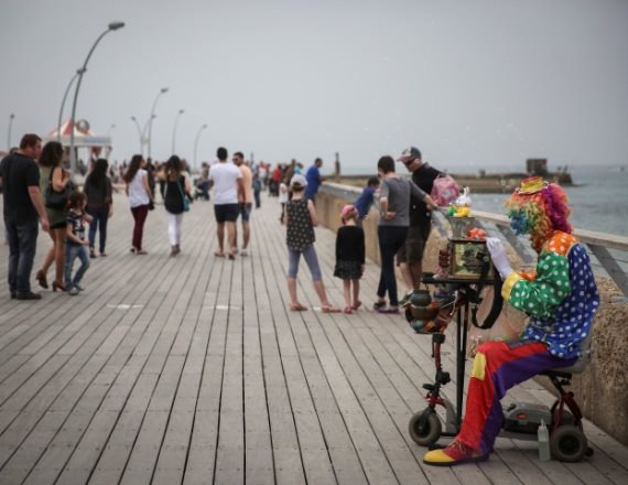 נמל תל אביב (למצולמים אין קשר לכתבה)