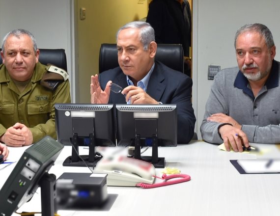 ראש הממשלה בנימין נתניהו, שר הביטחון אביגדור ליברמן והרמטכ"ל גדי איזנקוט