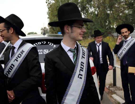 חרדים מפגינים נגד הגיוס