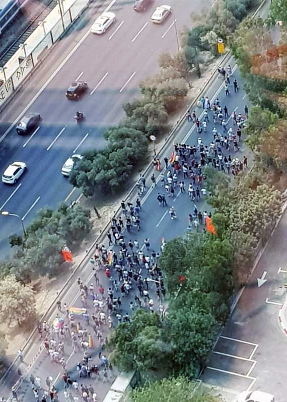 ההפגנות, לפני זמן קצר