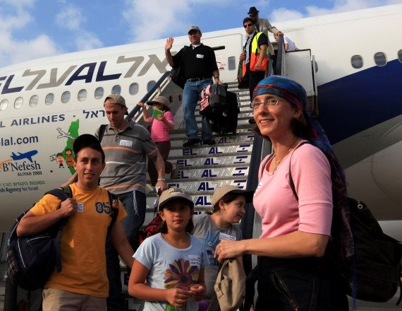 עולים חדשים (למצולמים אין קשר לכתבה)