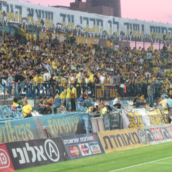 אוהדי מכבי תל אביב בדרבי