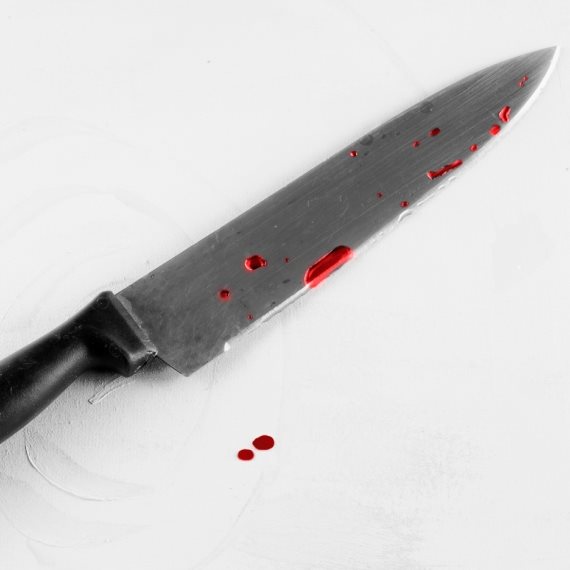 סכין עם דם