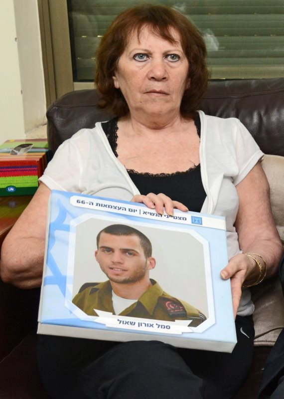 זהבה שאול ובנה השבוי אורון