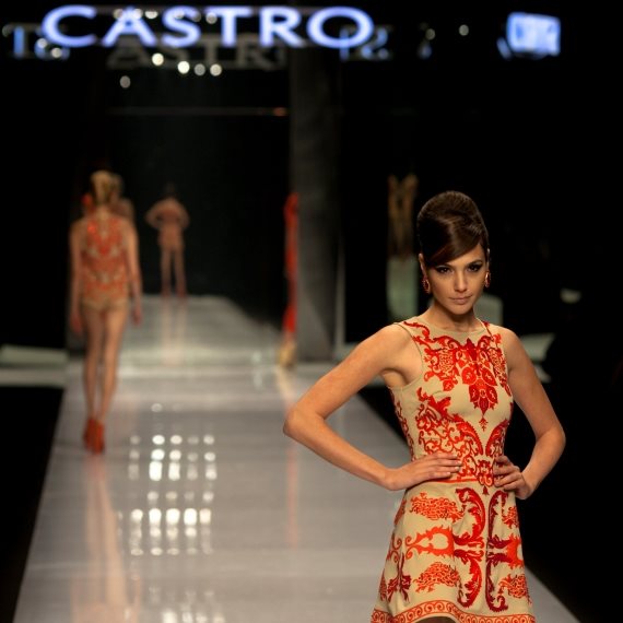 תצוגת אופנה של קסטרו