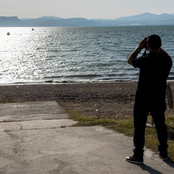 על שפת ים כנרת