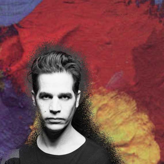 אביב גפן; ברקע: מתוך עטיפת האלבום 'לילות לבנים' מ־1999