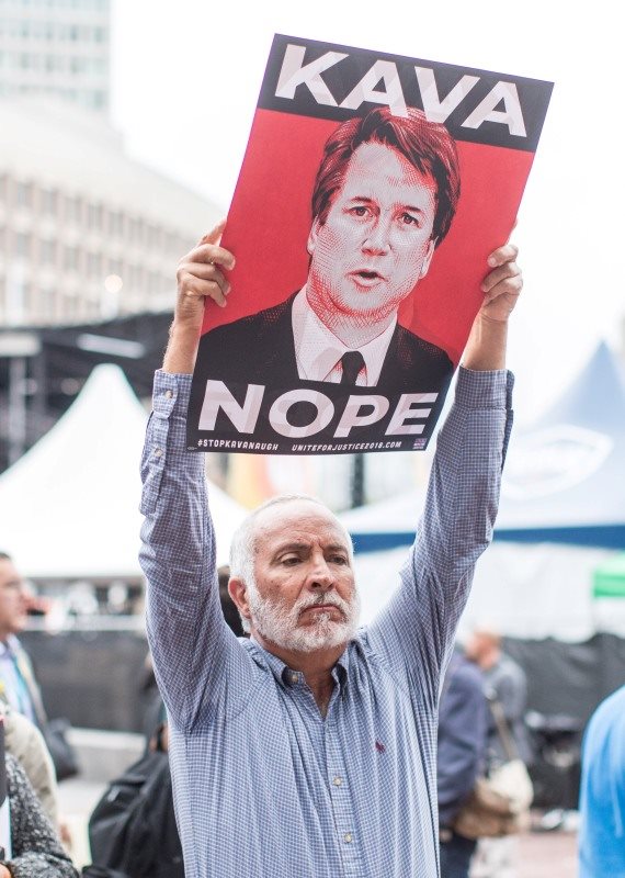 מפגינים נגד מינוי ברט קבאנו