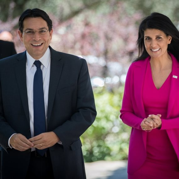 ניקי היילי ודני דנון