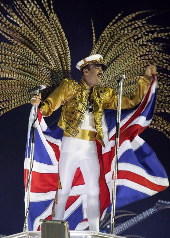 חקיין של פרדי מרקורי בפסטיבל בברזיל