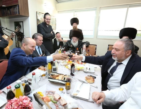 שר הביטחון אביגדור ליברמן ושר החינוך נפתלי בנט