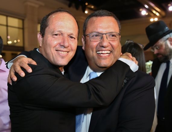 ראש עיריית ירושלים הנכנס משה ליאון וראש עיריית ירושלים היוצא ניר ברקת