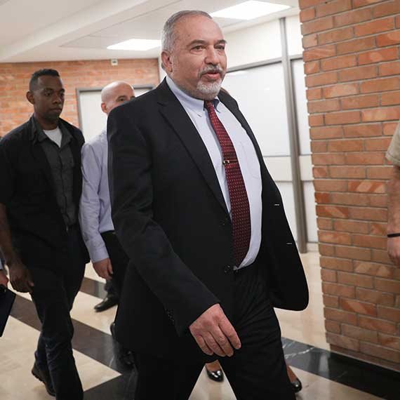 השר אביגדור ליברמן הבוקר (ד')