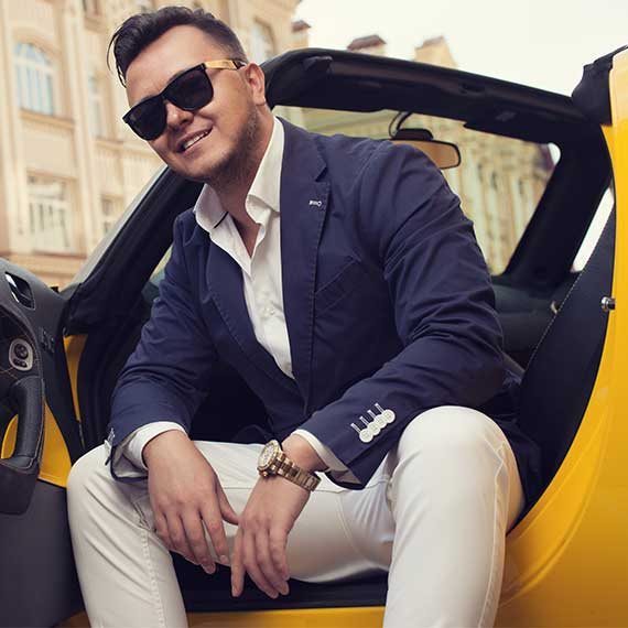 איפה כל החברים שלו?