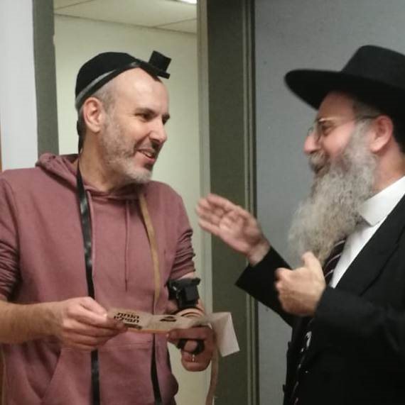 שי מניח תפילין