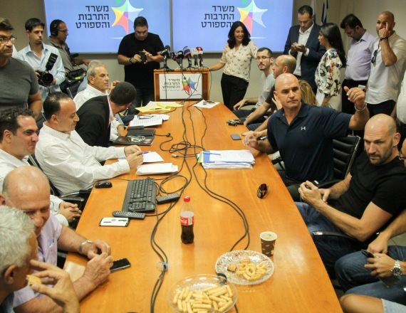 פגישת מנהלת ליגת ווינר סל עם שרת התרבות והספורט מירי רגב