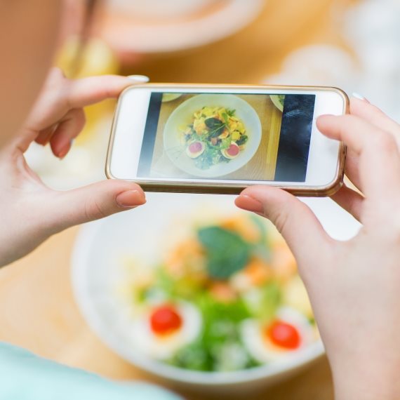 חדר האוכל במלון אף פעם לא היה פוטוגני יותר