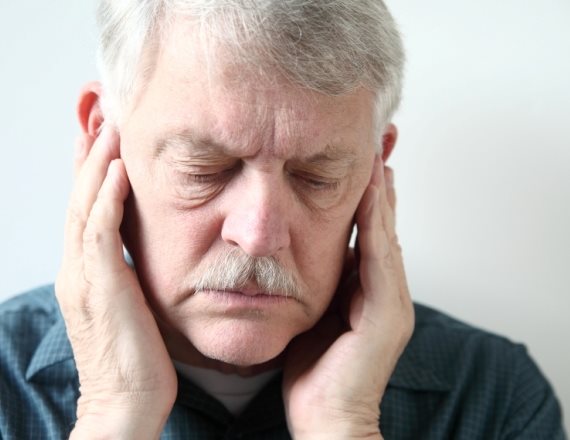 "אני סובל ממיגרנות כל החיים"