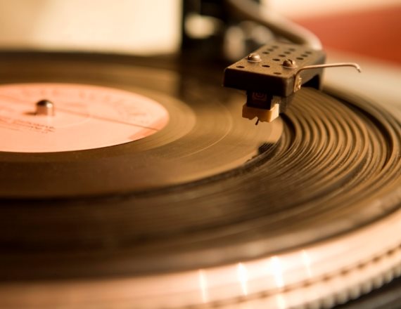 "נדמה שהכל עמד על מקומו והעולם היה פשוט ויפה יותר"